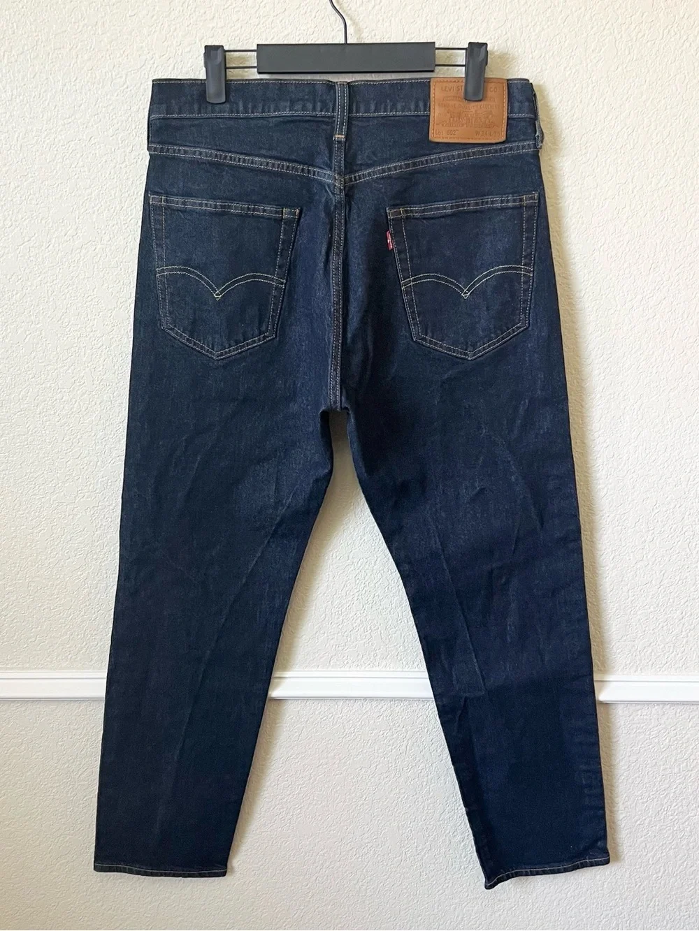LEVI’S Premium 502 Dark Wash Blue Jeans Slim Fit Tapered Leg Mens 33X29 Big E